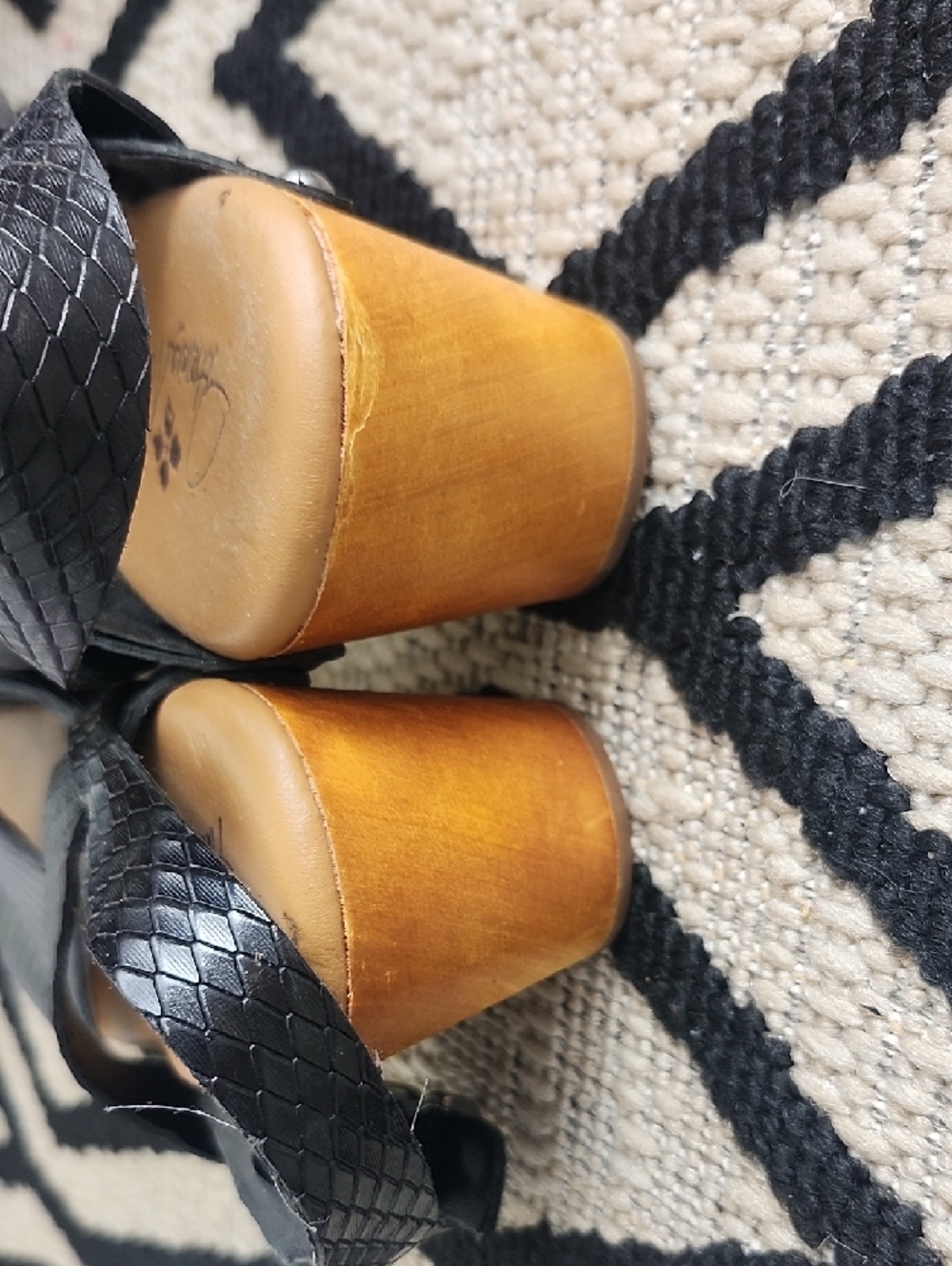 Patricia Nash Black Leather Ankle Strap Women's Wedge Sandal 10 - Picture 4 of 6